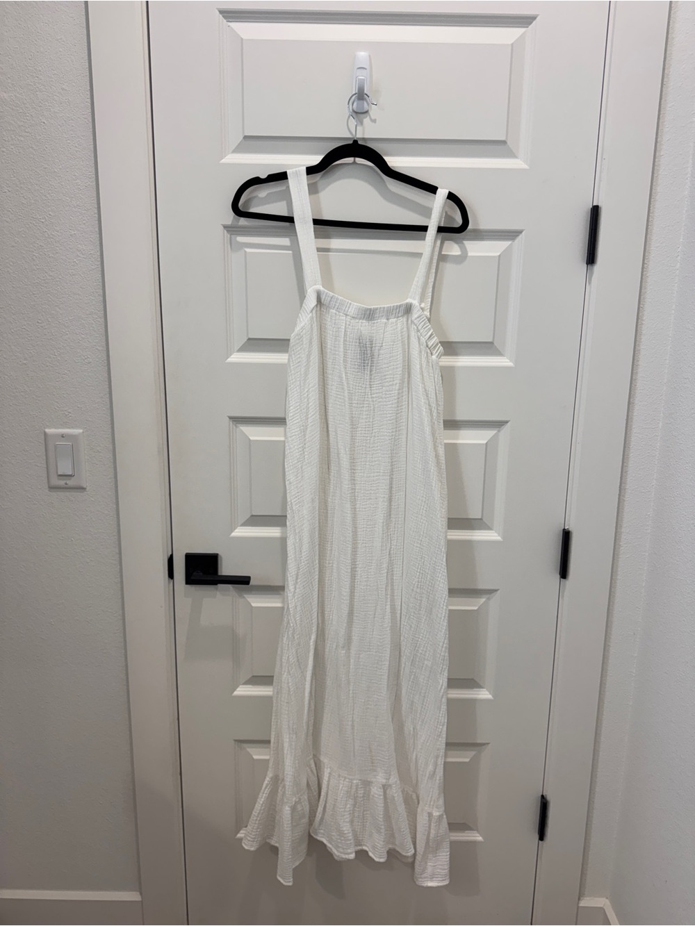 bobi White Textured Maxi Dress with Ruffle Hem